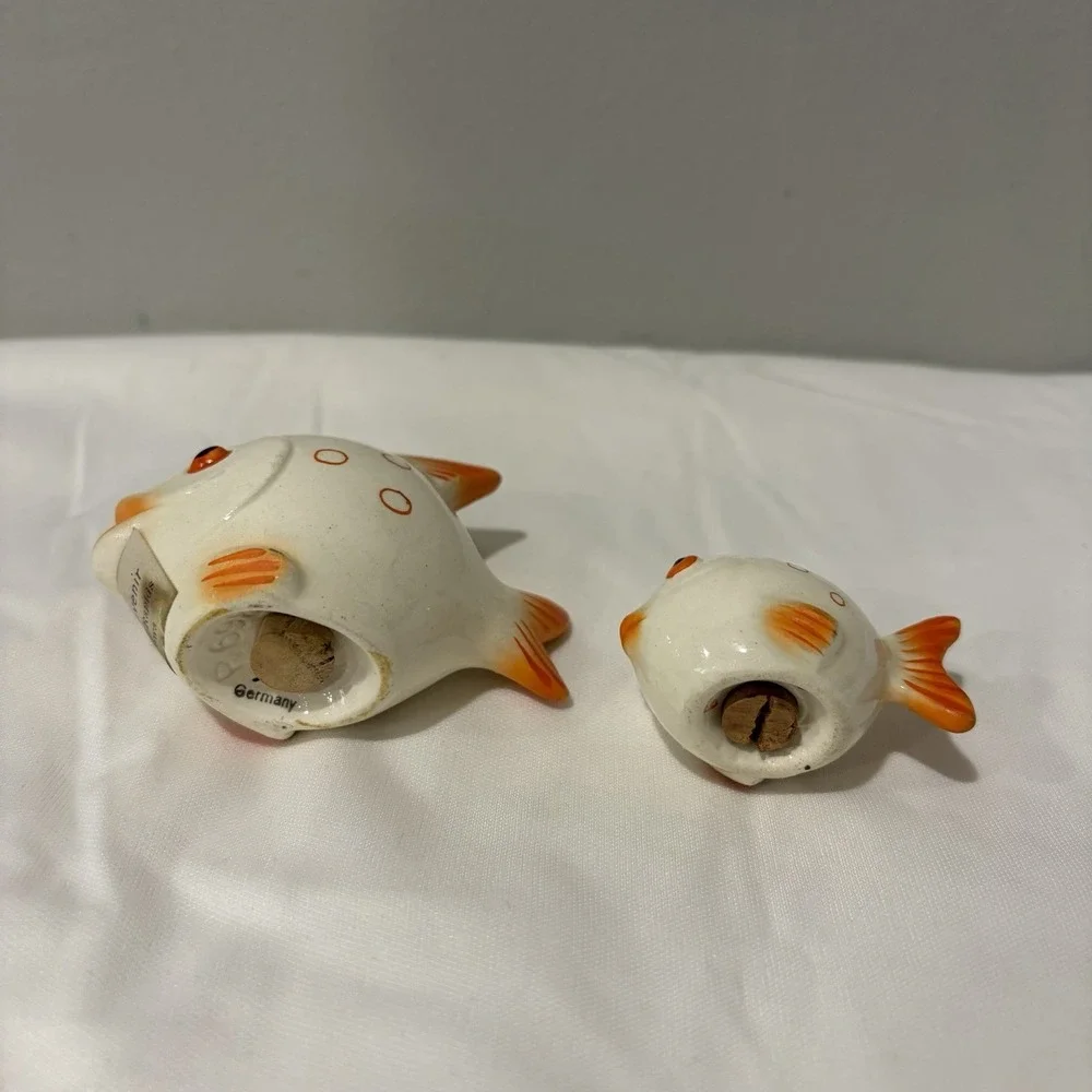 vintage anthropomorphic fish salt & pepper Set Mom & Baby White Orange